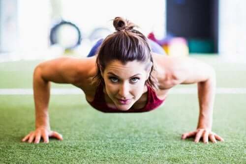 переваги виконання планки для постави