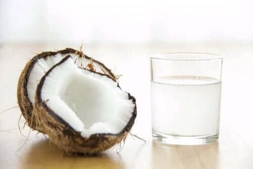 кокосова вода та її переваги