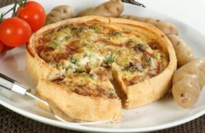 Смачний кіш з овочами та м’яким сиром