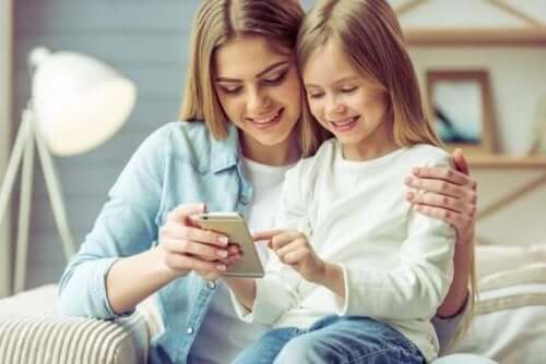Сім переваг та недоліків використання смартфонів дітьми