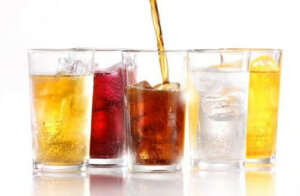 Чи призводять до збільшення ваги дієтичні безалкогольні напої?