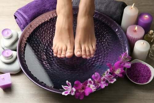 гаряча і холодна вода від печіння ніг