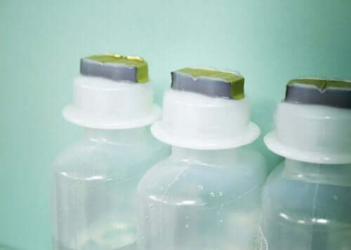 у яких формах випускають сольовий розчин