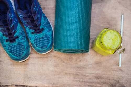 Протеїновий коктейль з коноплею та зеленими овочами