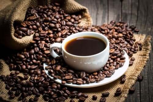 Що говорить наука про споживання кофеїну