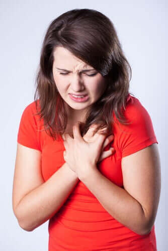 Дізнайтеся більше про біль у грудях